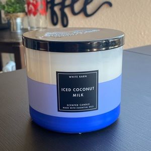 Iced Coconut Milk White Barn Candle